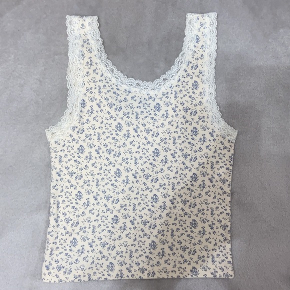 Brandy Melville Ronnie Floral Lace Tank - Picture 5 of 5